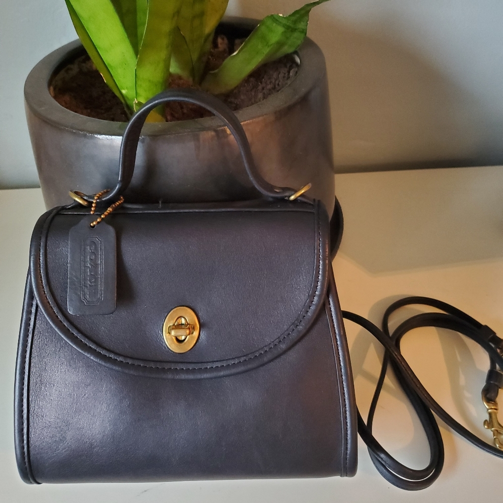 Vintage Coach Navy Regina crossbody